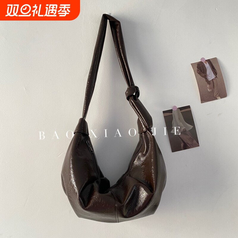 韩系ins大容量复古软皮褶皱饺子包慵懒风休闲百搭牛角单肩斜挎包