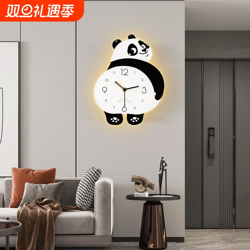 创意熊猫挂钟客厅钟表挂墙2023新款网红静音时钟家用装机芯摇摆