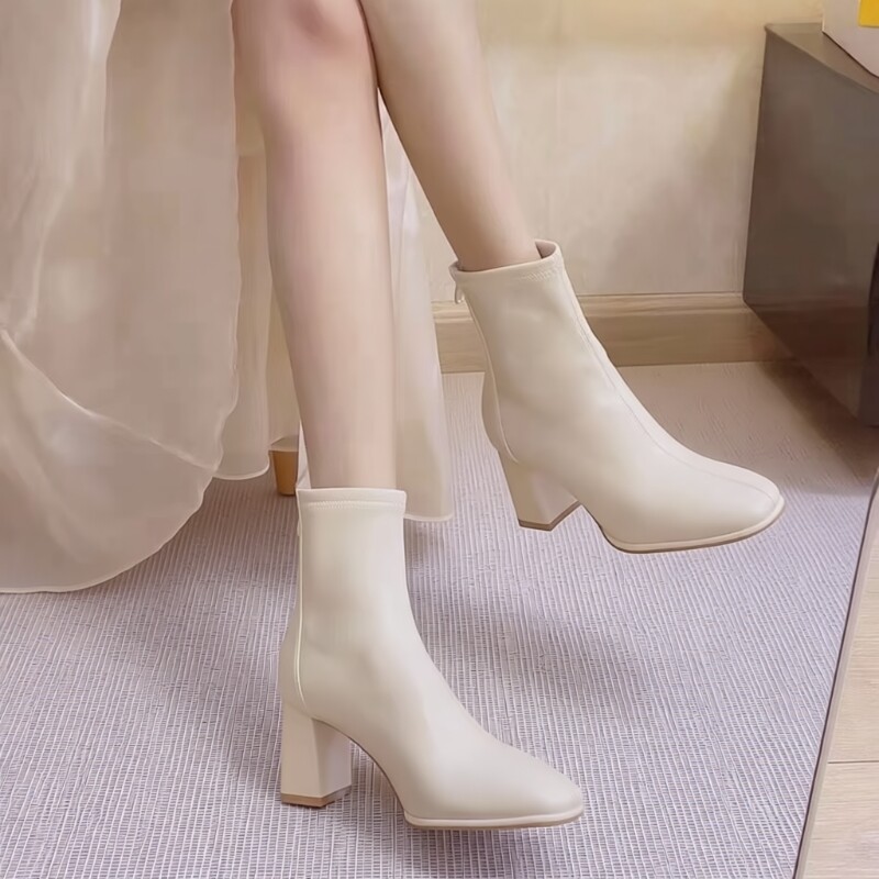 真皮白色短靴高跟女2025春秋新款配裙子的小短踝靴子粗跟皮鞋加绒