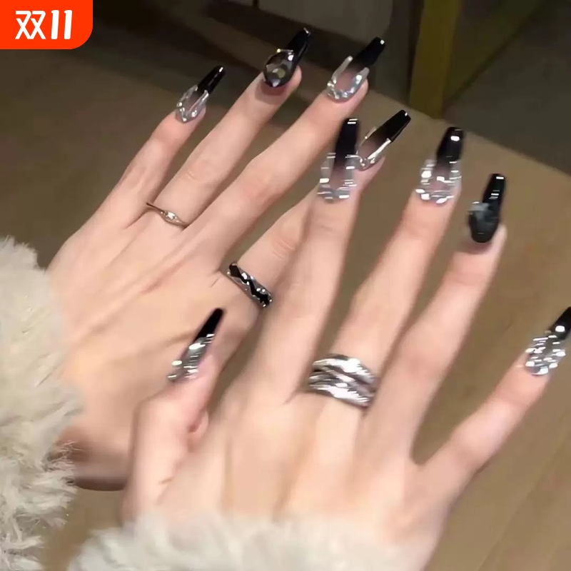 新款黑色渐变美甲|119人收藏