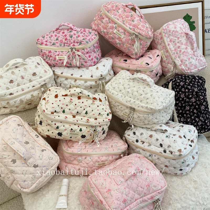 小白兔几 可爱卡通化妆包女便携大容量新款旅行洗漱护肤品收纳袋