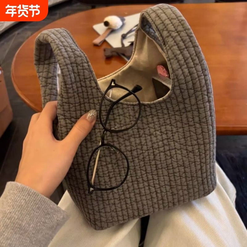 秋冬棉麻手提袋手腕包新款百搭外出上班手拎小包通勤毛绒红色帆布