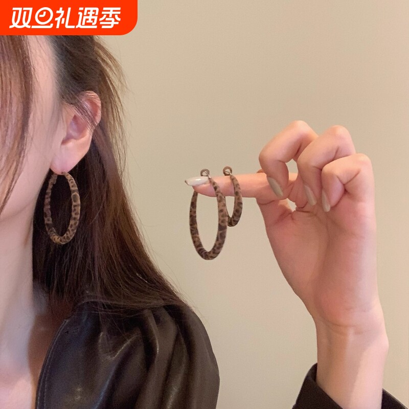 复古港风豹纹丝绒圈圈耳环女高级感气质耳圈耳钉个性辣妹素圈耳饰