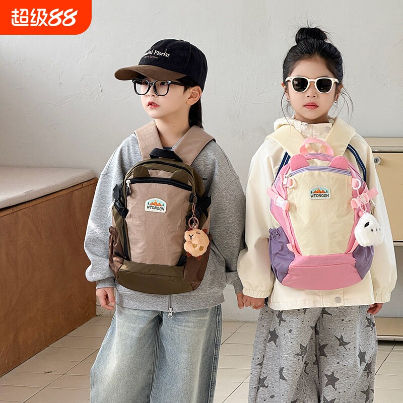 男女孩学生外出旅游轻便研学书包图片