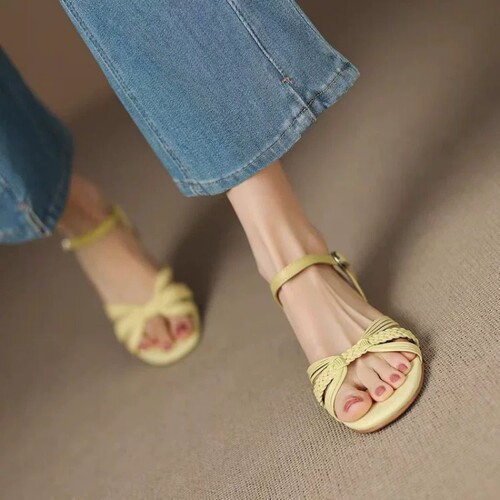 意尔康心选法式仙女风露趾低帮凉鞋女2026年夏季交叉带百搭温柔风