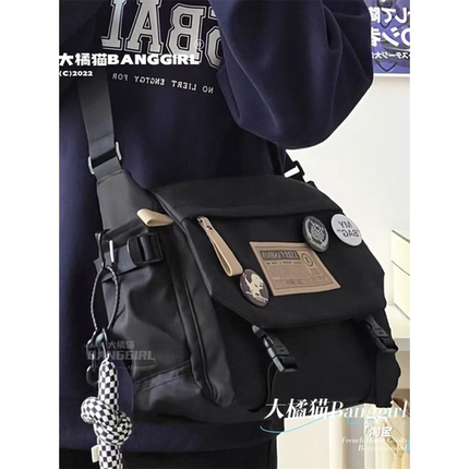 ins风潮牌斜挎包日系工装复古邮差包韩版潮流大容量女单肩背包