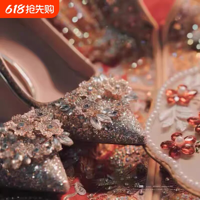 主纱婚鞋秀禾婚纱两穿新娘鞋女2025新款金色水晶高跟鞋不累脚婚礼