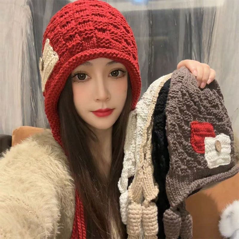 女士帽子针织贴布版秋冬毛线保暖红色流苏辫子新年拍照护耳防寒潮