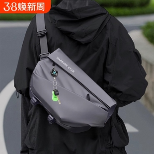 男生大容量旅行单肩包男士运动通勤包2025新款骑行斜挎包男款防水