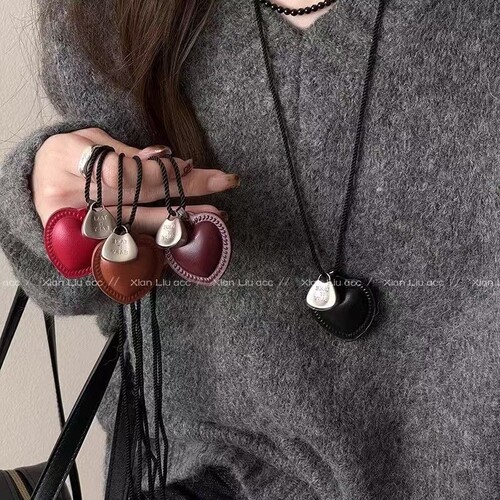 时尚博主fever同款皮质爱心项链网红小众高级感秋冬毛衣链配饰女