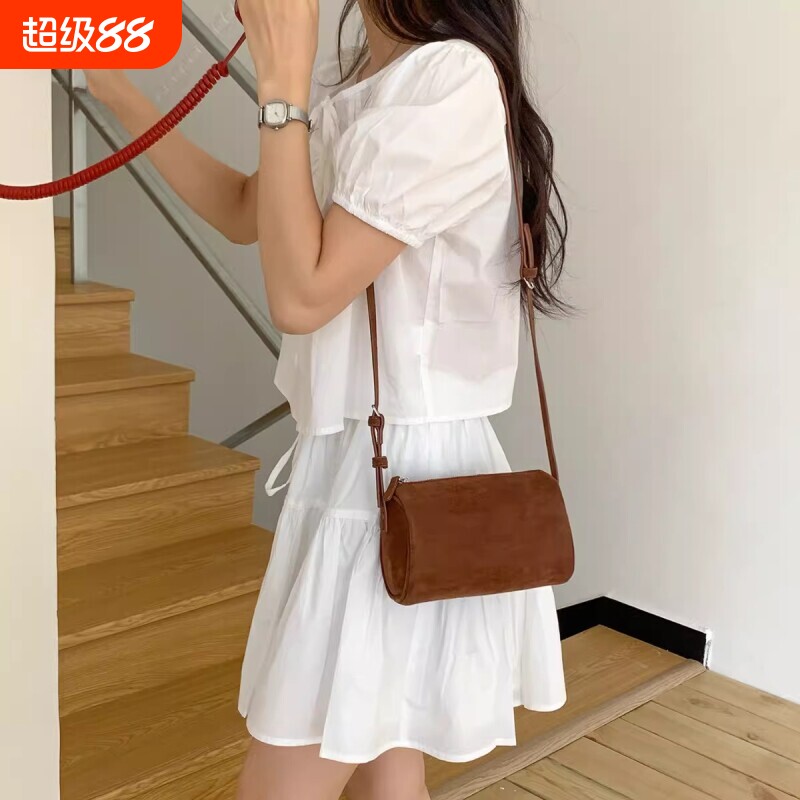 包包斜挎包女士2026新款时尚百搭单肩水桶包轻便手工饺子贝壳编织图片