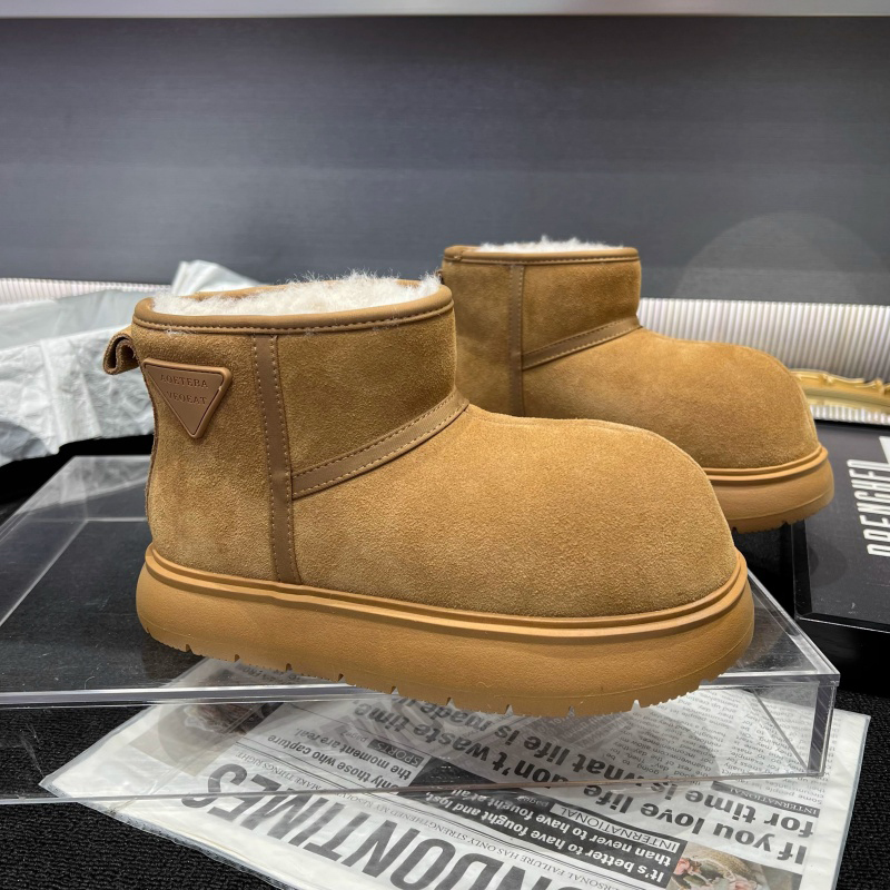 小黄豚卡皮巴拉绒面雪地靴女2025冬新款大头短靴加厚羊毛保暖棉鞋