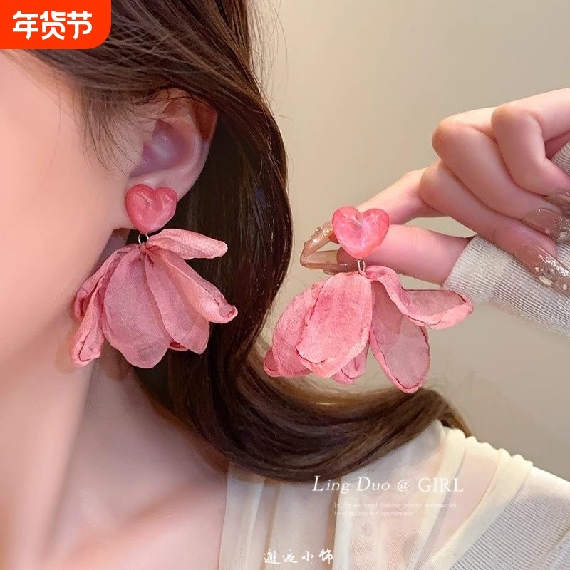 度假风 甜美粉色爱心雪纺耳环法式超仙花瓣耳钉小众独特设计耳饰