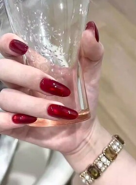 新年战甲车厘子红宽光猫眼穿戴甲秋冬高级感美甲片镶钻红色中长款