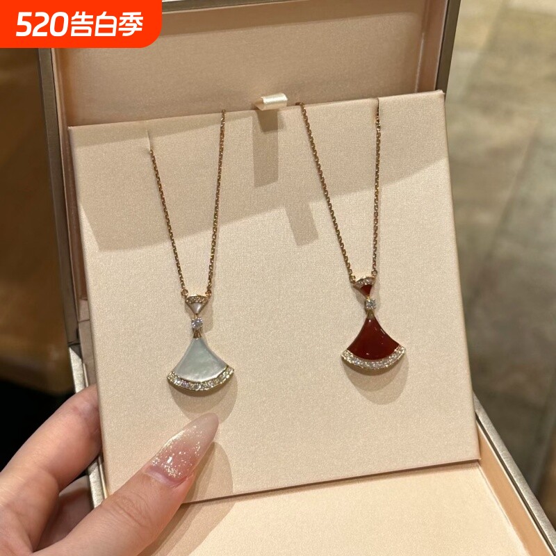 小裙子项链精致镀厚18k玫瑰金轻奢锁骨链白贝母扇形吊坠简约气质