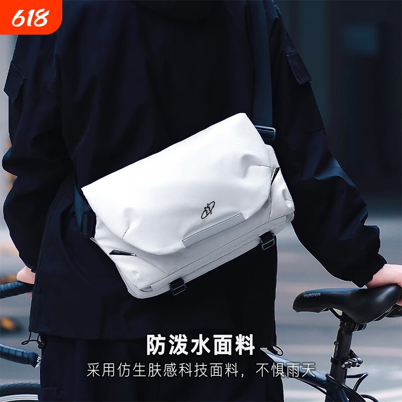2025男士阿波罗x1磁吸扣斜挎包新款单肩包骑行背包机能邮差电脑