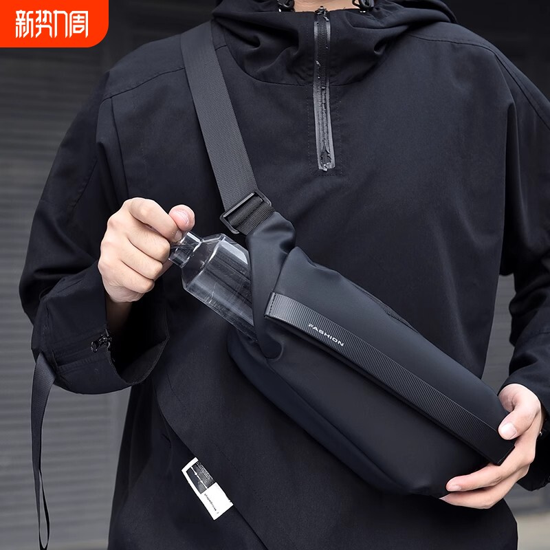 男士斜挎包防水时尚潮流胸包机车骑行背包运动腰包男生单肩小挎包
