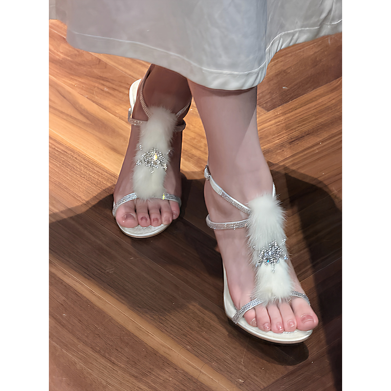 2025新款露趾水钻貂毛一字扣带凉鞋仙女风性感水晶毛毛细跟高跟鞋