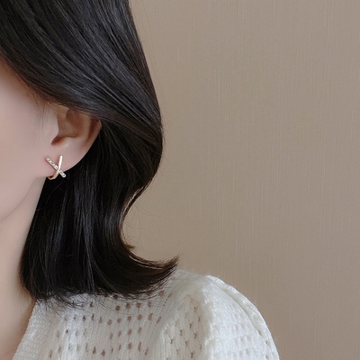 极简仿珍珠轻奢交叉耳环小众精致个性气质冷淡风耳钉高级感耳饰女