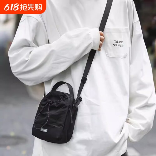 轻量化户外单肩小包斜挎包男多功能手机包旅行水杯包休闲尼龙黑色