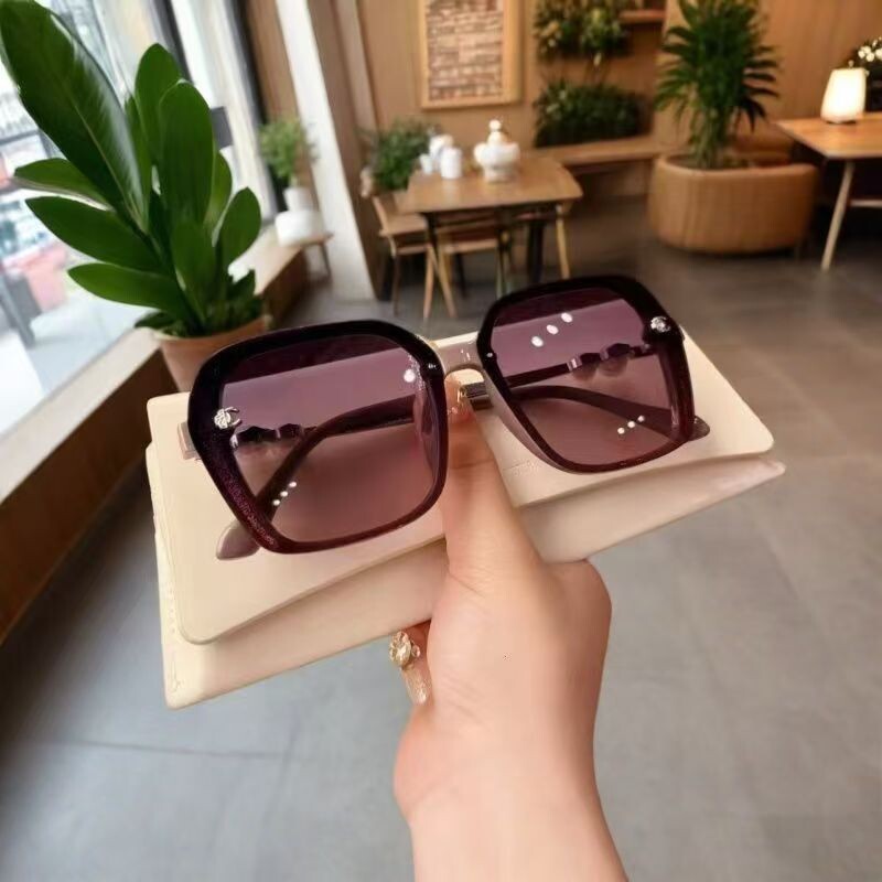 2025新款防紫外线珍珠偏光太阳镜女方框墨镜高级感显脸小圆脸复古