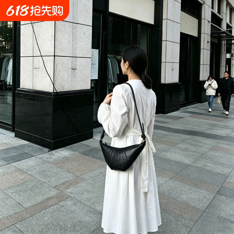 2026新款斜挎包真皮小众时尚牛角包春季简约女包包休闲质感单肩包