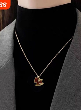 2026秋冬新款红小马吊坠毛衣链时尚气质本命年马年项链耳环红色