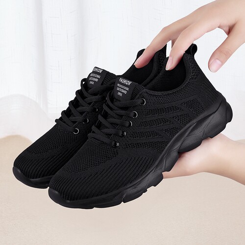 老北京布鞋女上班不累脚轻便防滑软底妈妈鞋休闲运动黑色工作鞋子