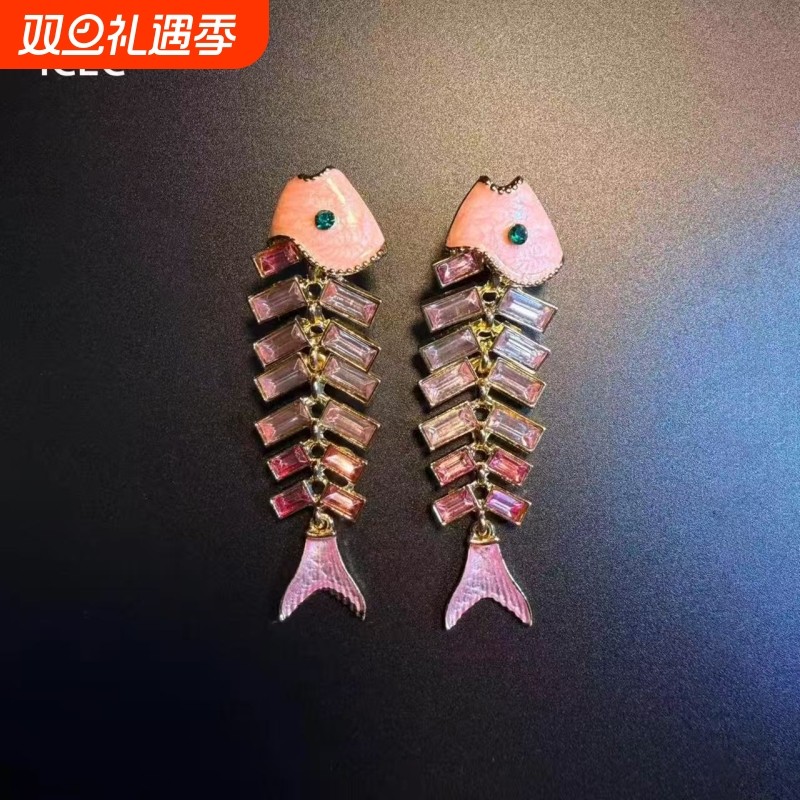 「岁岁欢鱼」复古爆闪粉色拼接鱼骨耳钉甜酷风重工夸张个性耳饰女