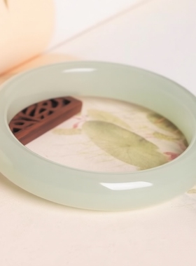 青白玉晴水手镯|181人收藏