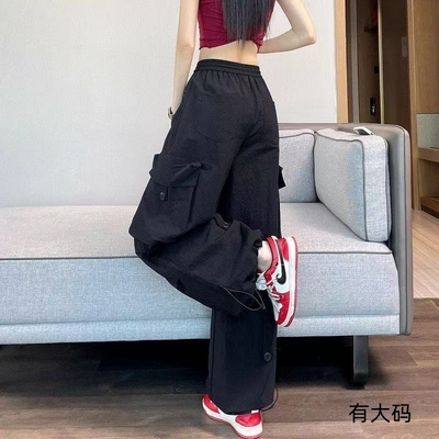 乌梅子酱红色冰丝工装裤女夏天薄款直筒降落伞兵裤休闲运动裤大码