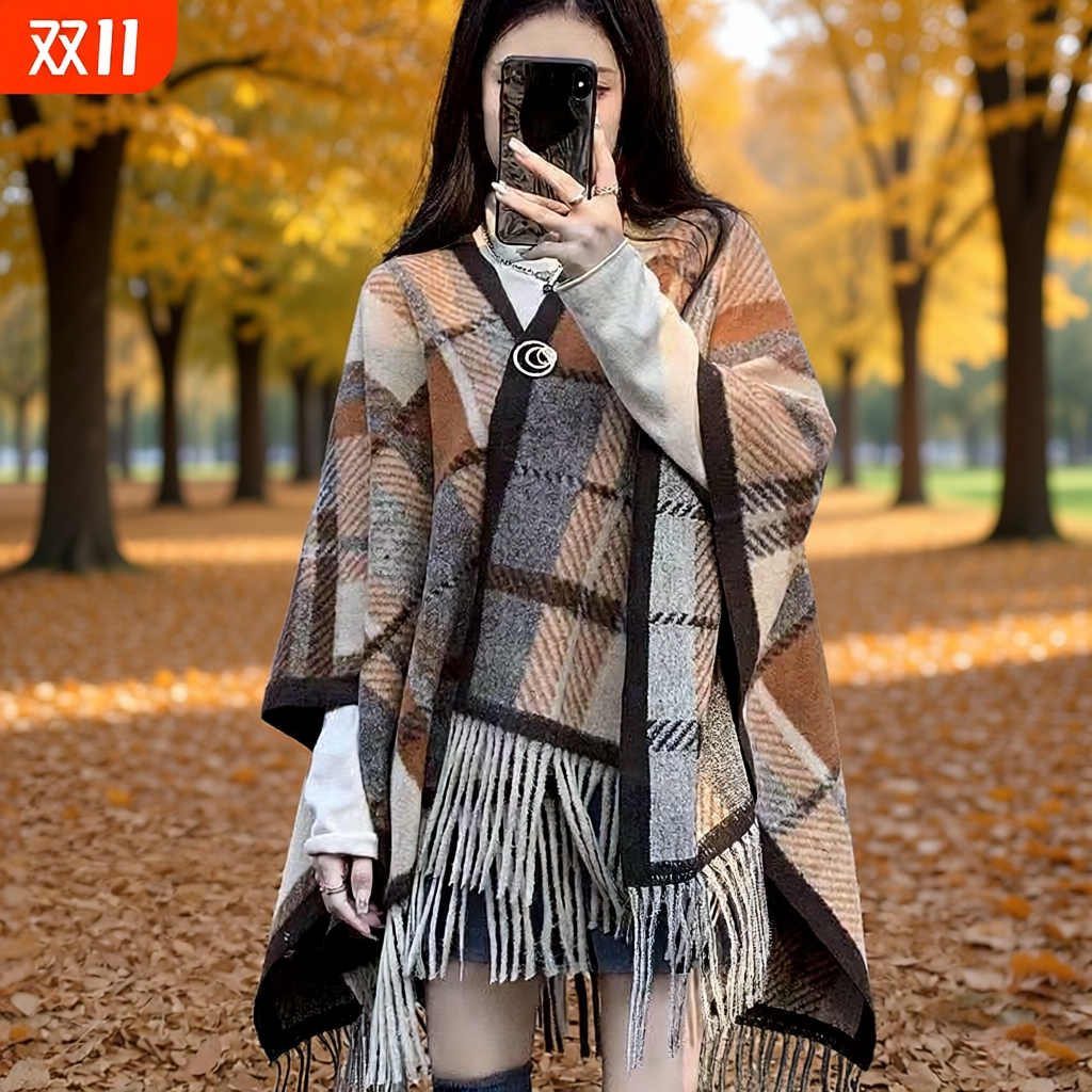 2025新款英伦风披肩斗篷外搭女格子围巾保暖秋冬款黑白流苏枫叶