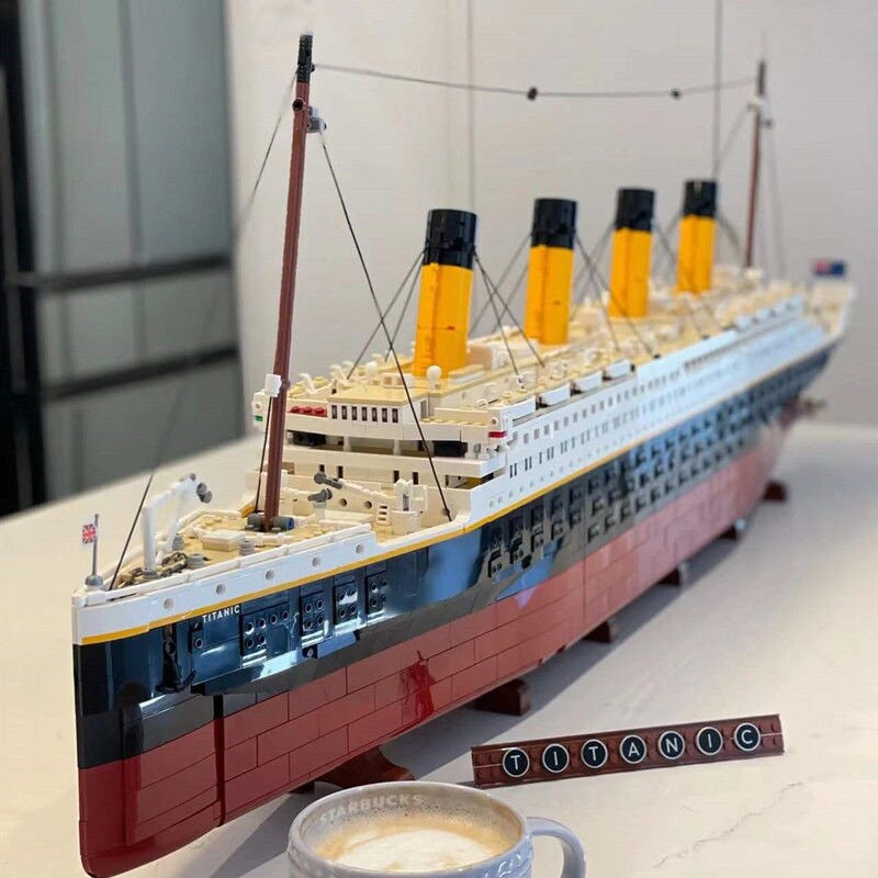 泰坦尼克号邮轮积木船模型成人高难度巨大型男孩拼装玩具兼容乐高