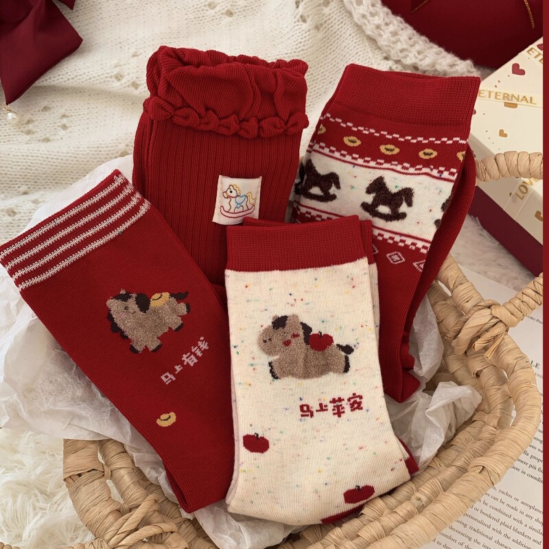 2026马年本命年红色袜子女纯棉秋冬可爱卡通圣诞新年红中筒袜子女