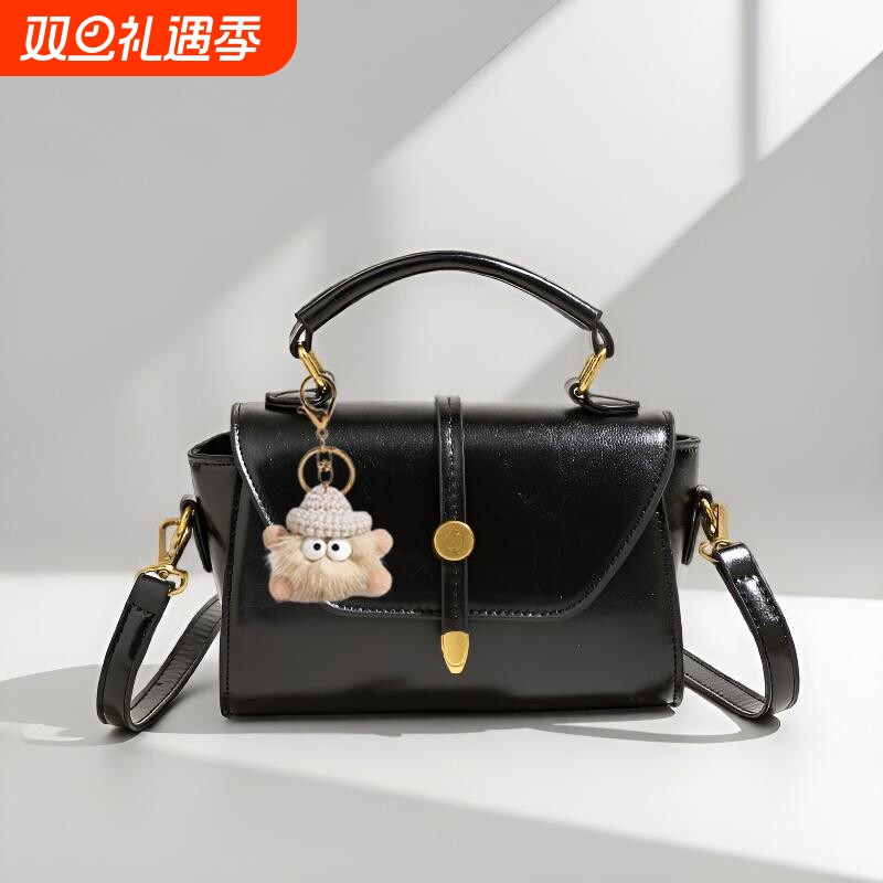 高级感包包女2025新款复古软皮百搭单肩斜挎包小众设计手提小方包