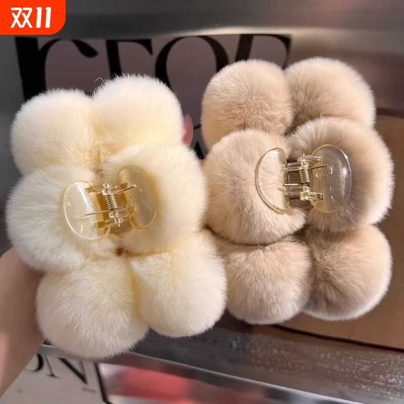 大号真獭兔毛球球抓夹网红超大毛绒发抓后脑勺鲨鱼夹子发卡头饰冬