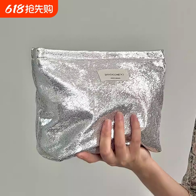爆闪手拿包新款化妆包大容量洗漱包外出收纳包整理袋便携粉色银色
