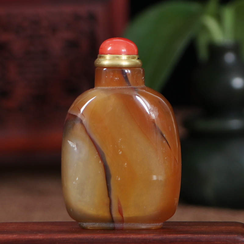 天然玛瑙鼻烟壶手把摆件容器特色