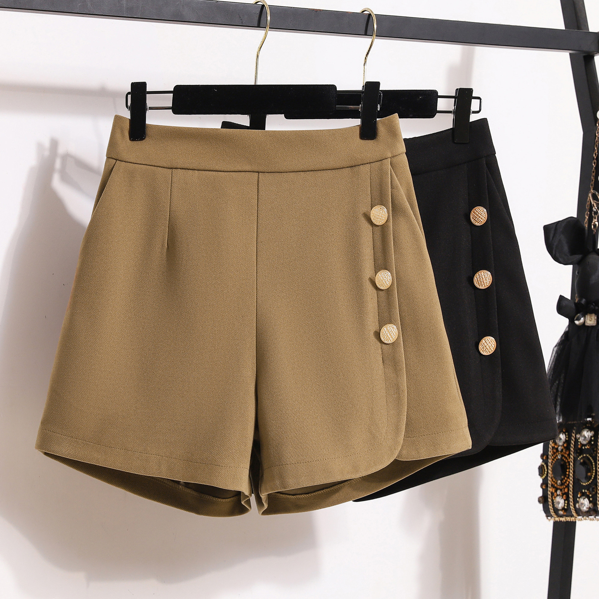 2025秋季新款设计感排扣毛呢阔腿短裤加大码时尚洋气减龄百搭靴裤,女装/女士精品,大码裤装,淘宝优惠券,粉丝福利购,淘宝优惠卷