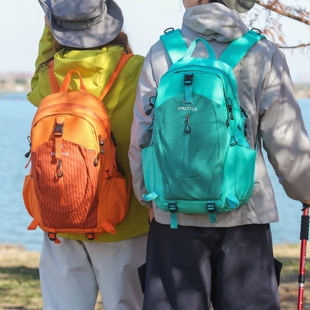 登山包大容量30L格纹户外运动背包男轻量化旅行徒步双肩包女书包