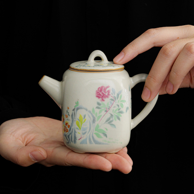 泥土故事汝窑花卉有方壶