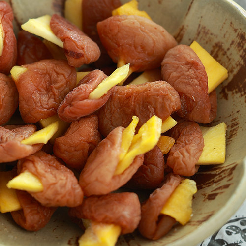 青梅夹芒果干休闲果脯蜜饯