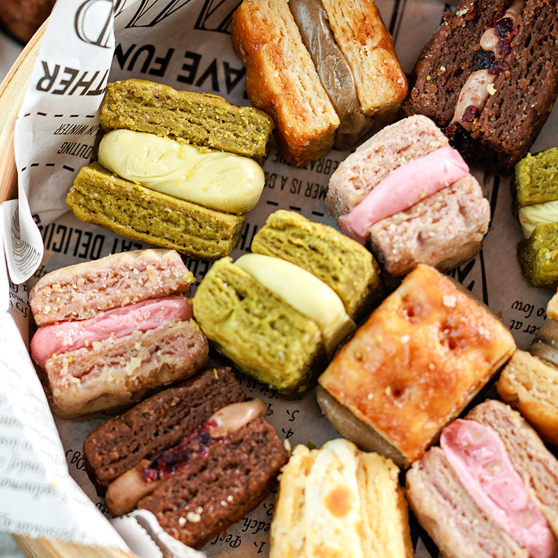 好好吃！寻脆记迷你彩虹千层酥咸蛋黄肉松牛轧酥夹心饼干网红零食