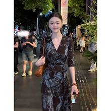 XZY 微胖法式复古V领晕染印花连衣裙女25年夏季气质修身收腰长裙