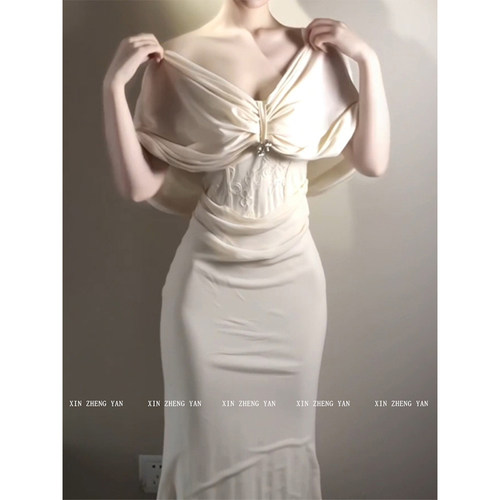 微胖mm法式纯欲高级感露肩连衣裙