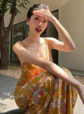 XZY 微胖法式度假风V领黄色印花吊带裙女25年夏修身收腰开叉长裙