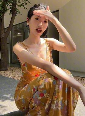 微胖法式度假V领黄色印花吊带裙