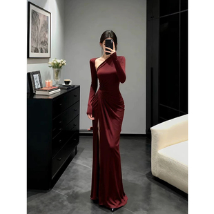 XZY 微胖法式气质性感镂空斜肩连衣裙女25年冬季褶皱收腰礼服长裙