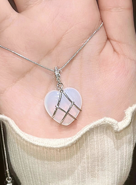 然后我们跳舞了天然水晶项链