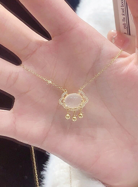 秘蓝平安锁项链女学生